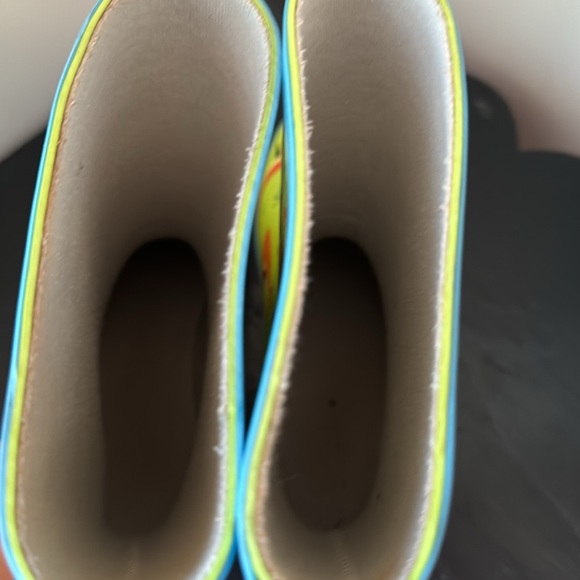 Kid Modern Made Kids Rain Boots. Kids Size Large - Picture 9 of 9